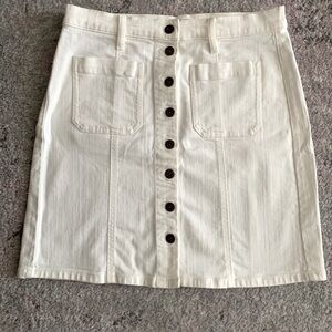 J. Crew Stretch Off-White Denim A-line Skirt with bronze buttons, size 6